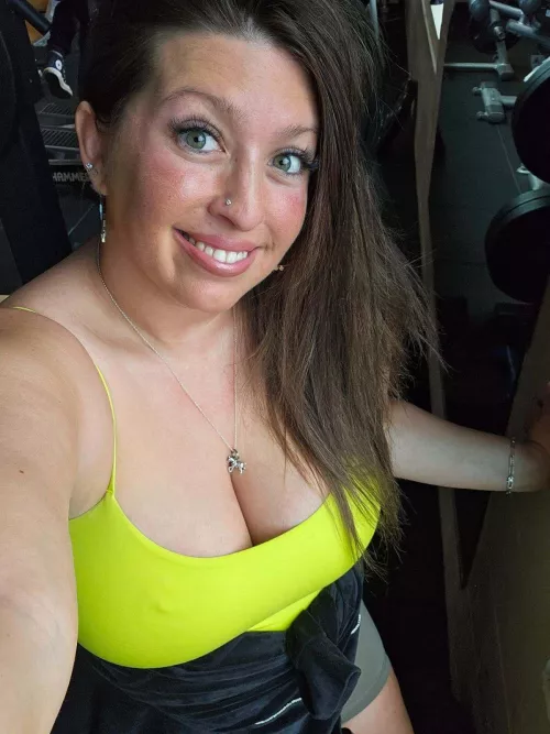 I get so many stares at the gym  by Babylittlelo