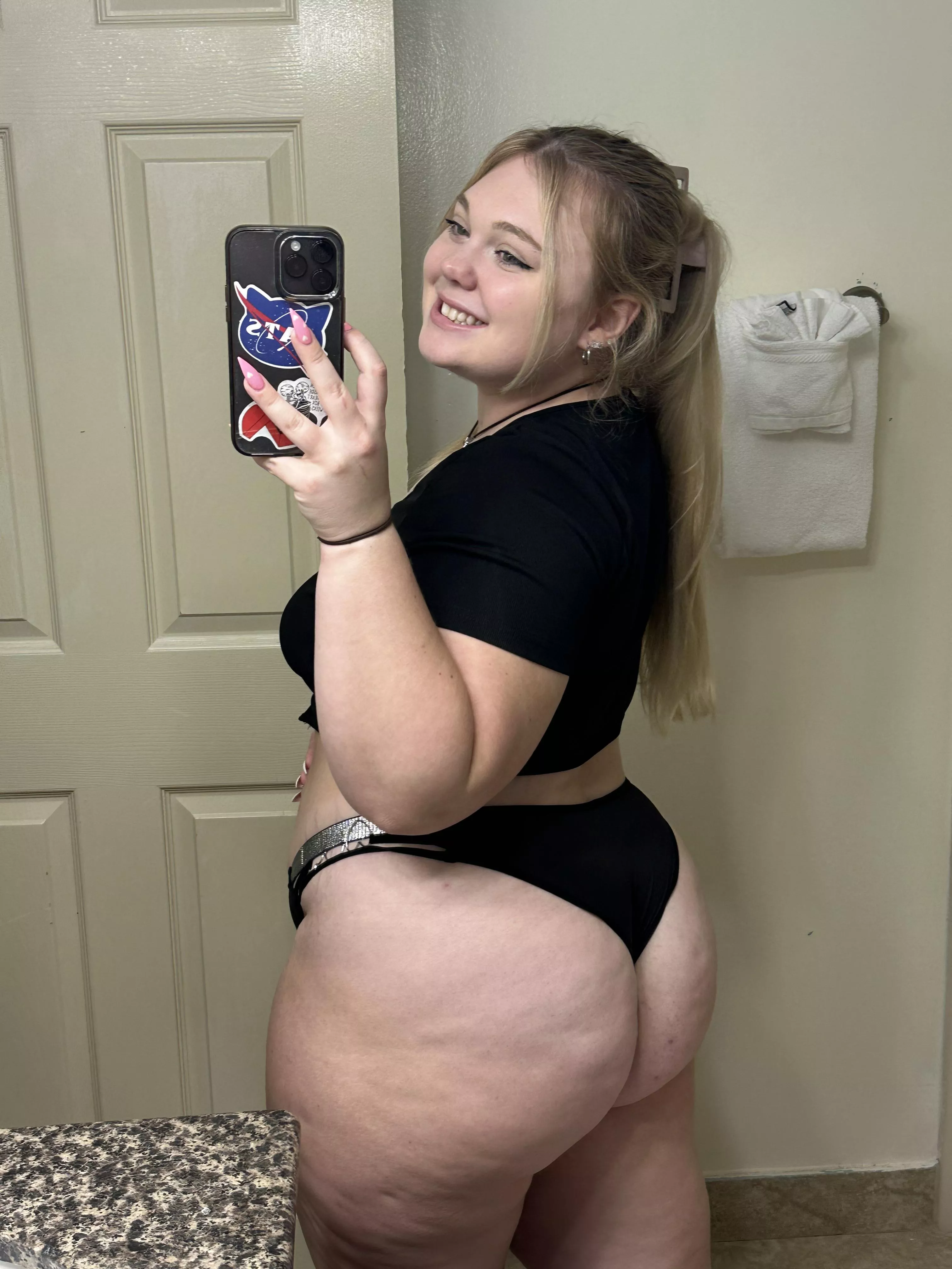 I need *HOT* hotel sex  posted by lxves_