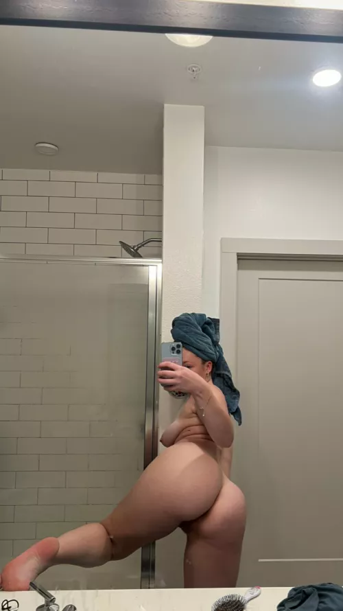 I need someone to make love to me and make me feel loved by Amberlovelyqueen