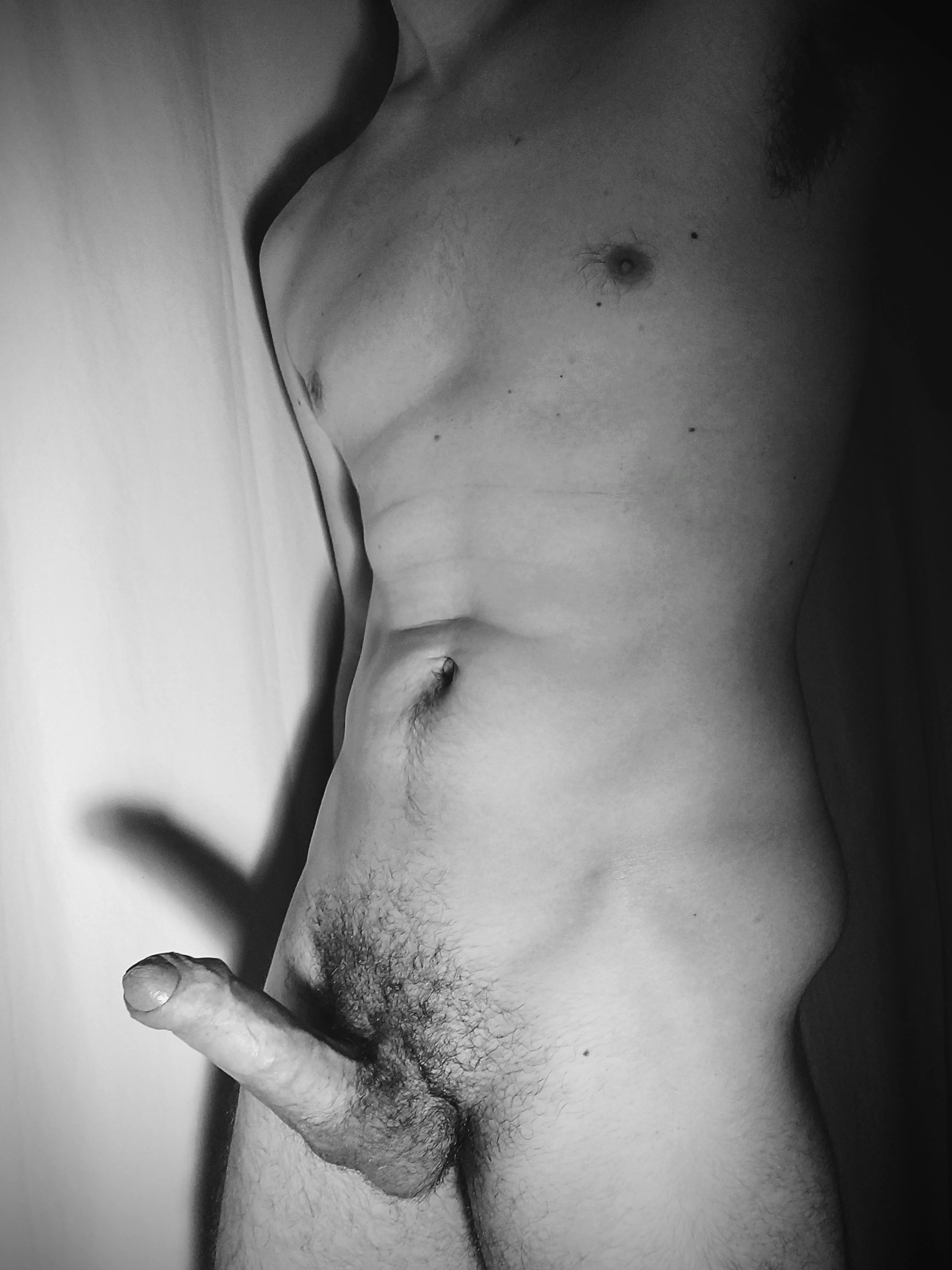 I'm looking for an obedient roommate who'd suck me whenever I want 😏 posted by nic-thegerman