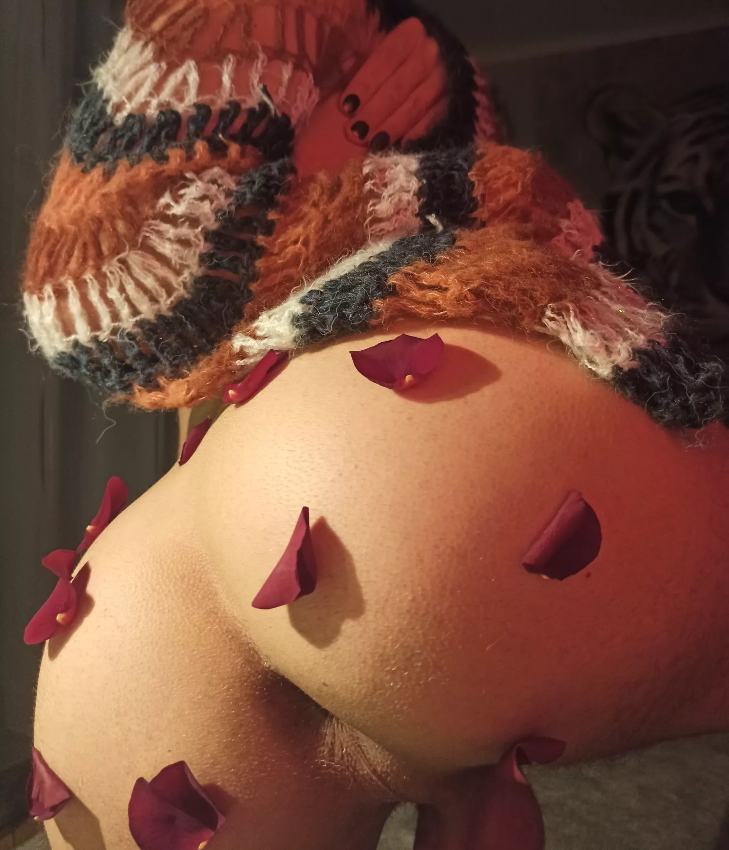 is my rosy scent inviting you to my hole? 🌹 posted by darling_bibi