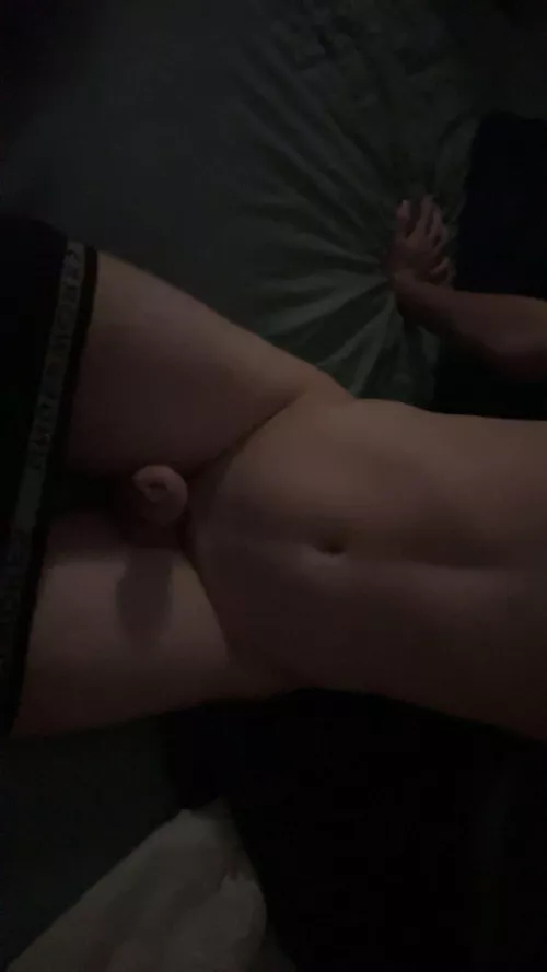 it gets bigger trust me :3 by umwik