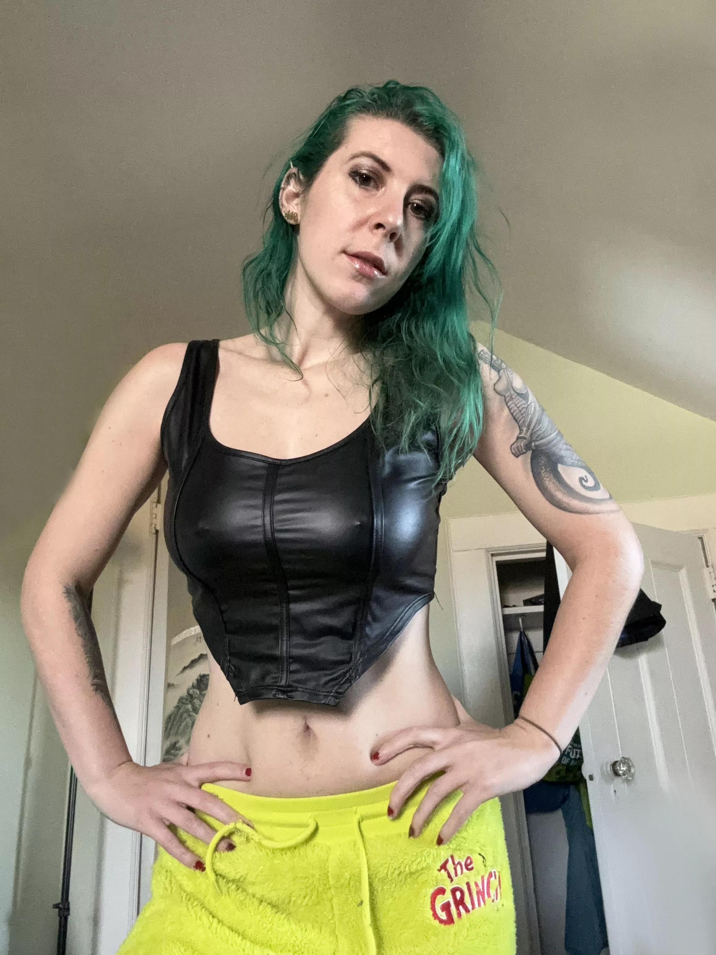 Leather pokies posted by sirenskiss3