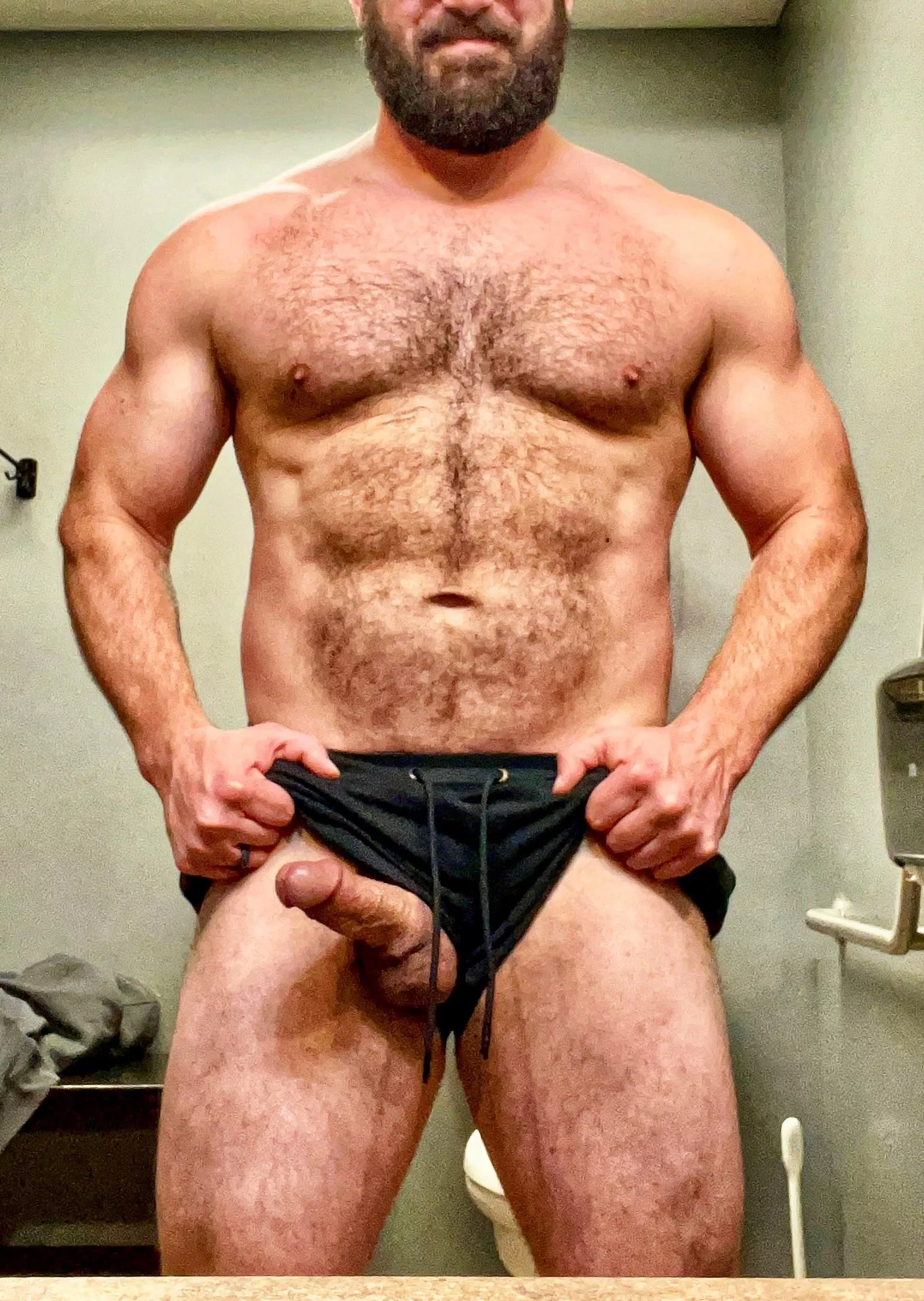 Leg day ✅ posted by Hunghero116