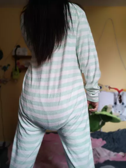 Lil Dino baby 🦖💚🥺 posted by metalicorne