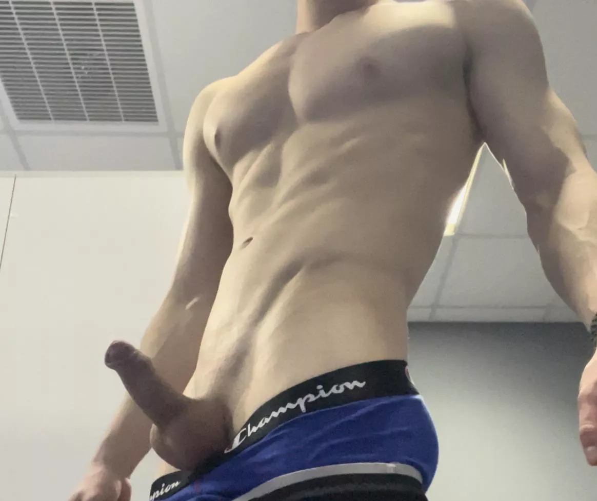 Look at me😈 posted by Expensive-Author-398