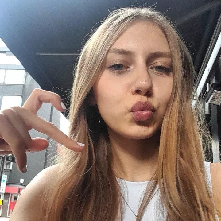 lovely pout posted by Snoo78665
