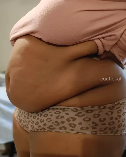 My Overflowing belly by cuutiekat