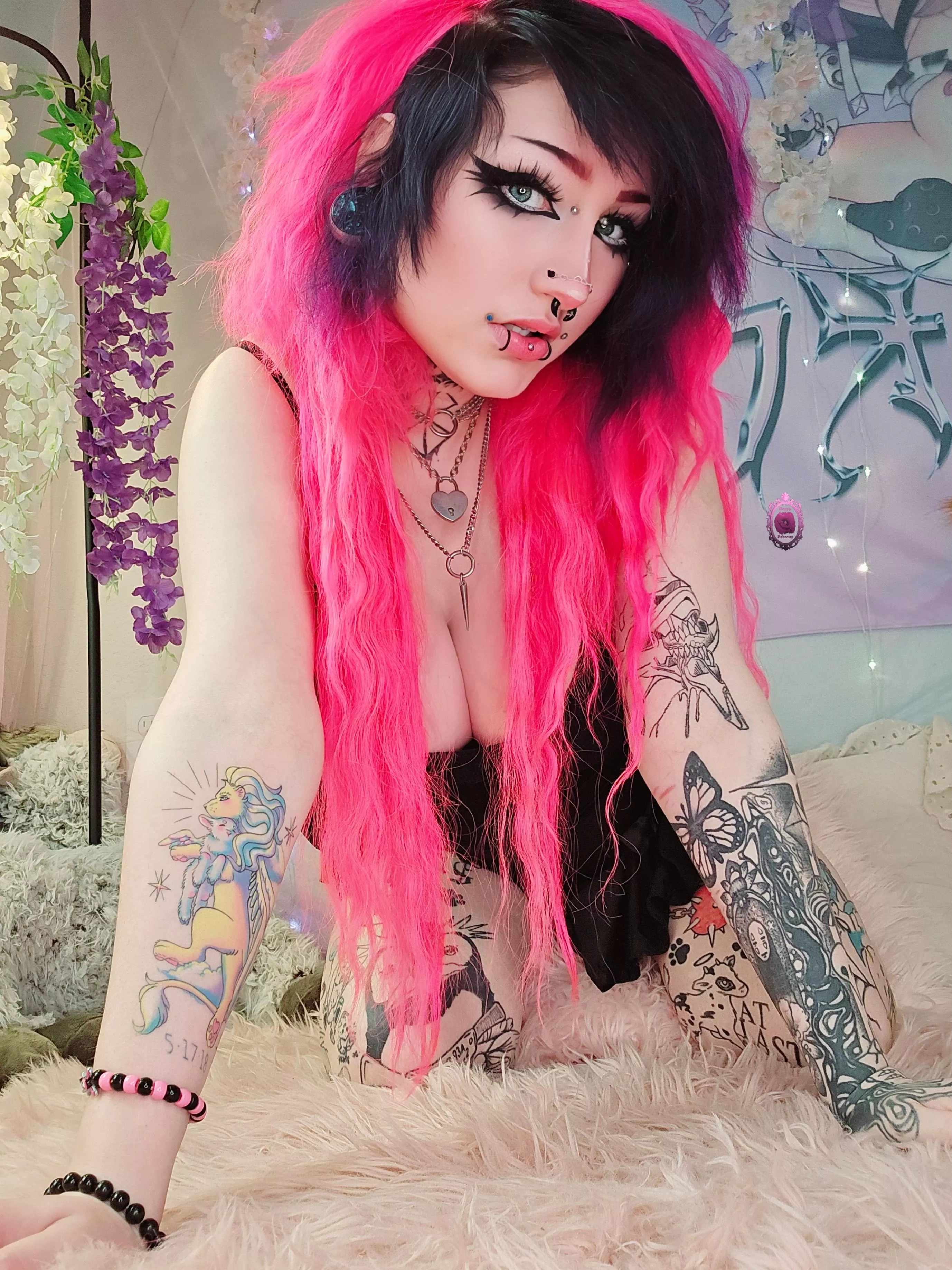 Omw to steal your heart ❤️ posted by poppylebeaux