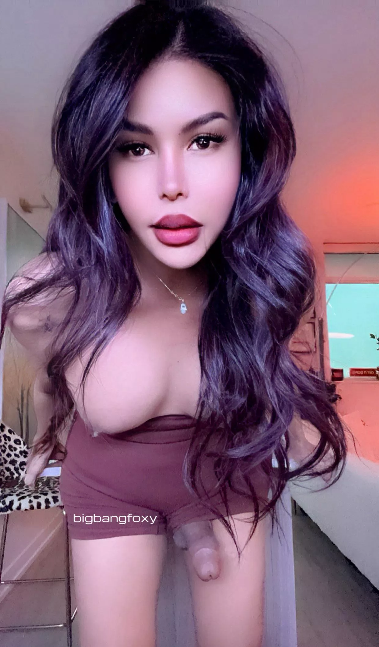 Say hi if you can help me deal with this boner.  posted by bigbangfoxy