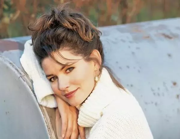 Shania Twain 1995 posted by reallygowild