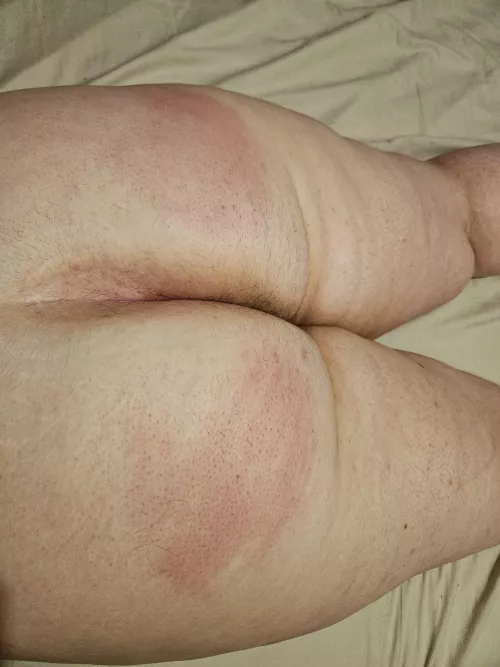 Should I give her a hand??? 😏 by Obvious_Moose_7552