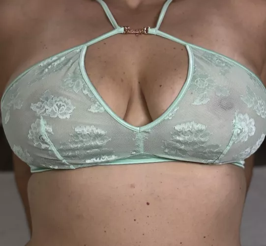 Thick on top too by Obsessed4Celeste