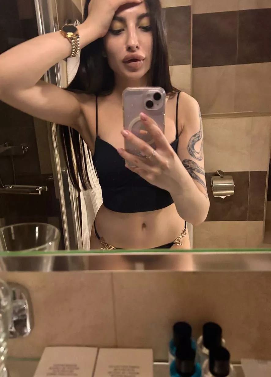 Think you can fit inside my ass? Perfect wife for u daddy posted by suteljeui