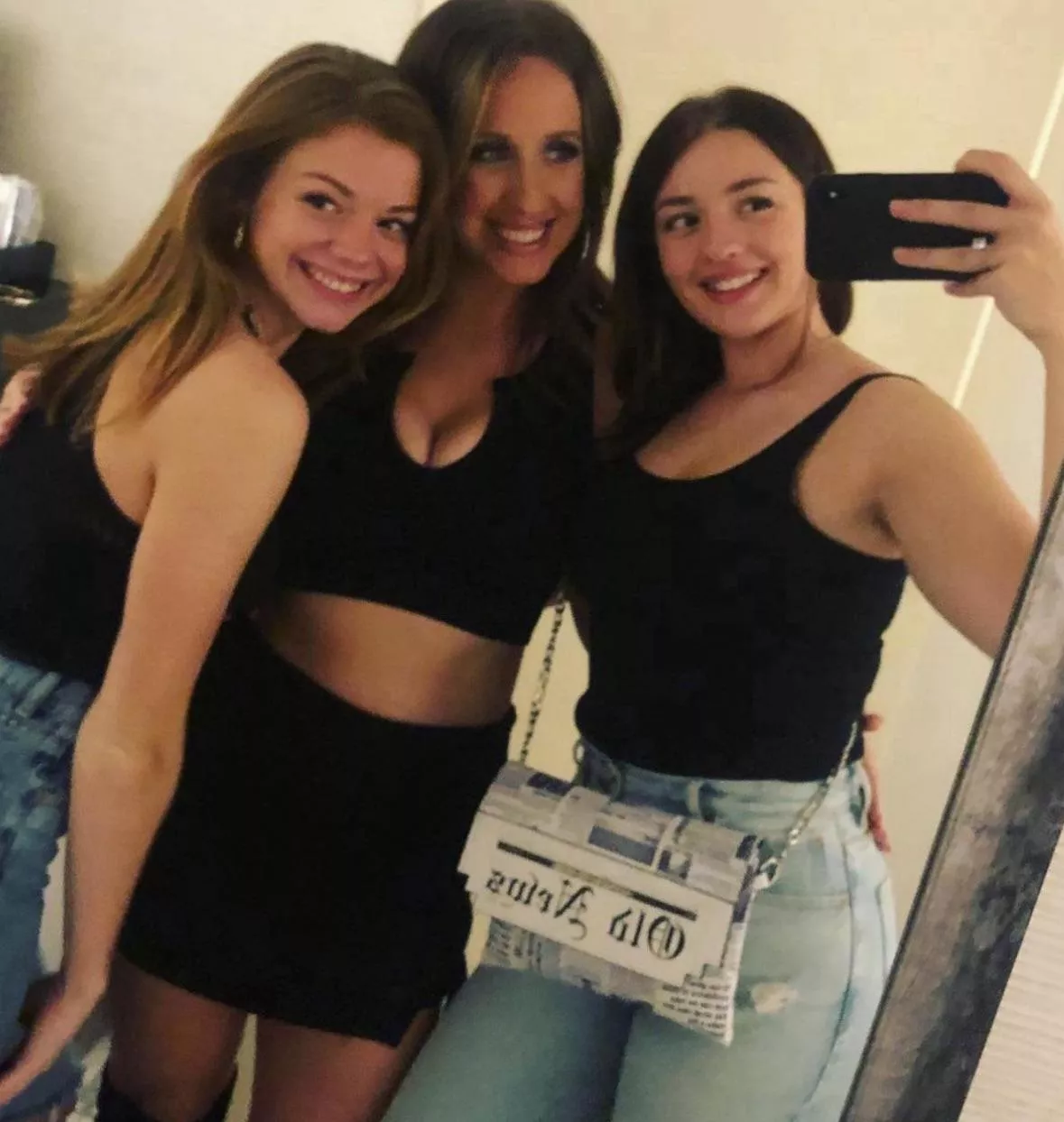 Which sis? [3] posted by baddieirls