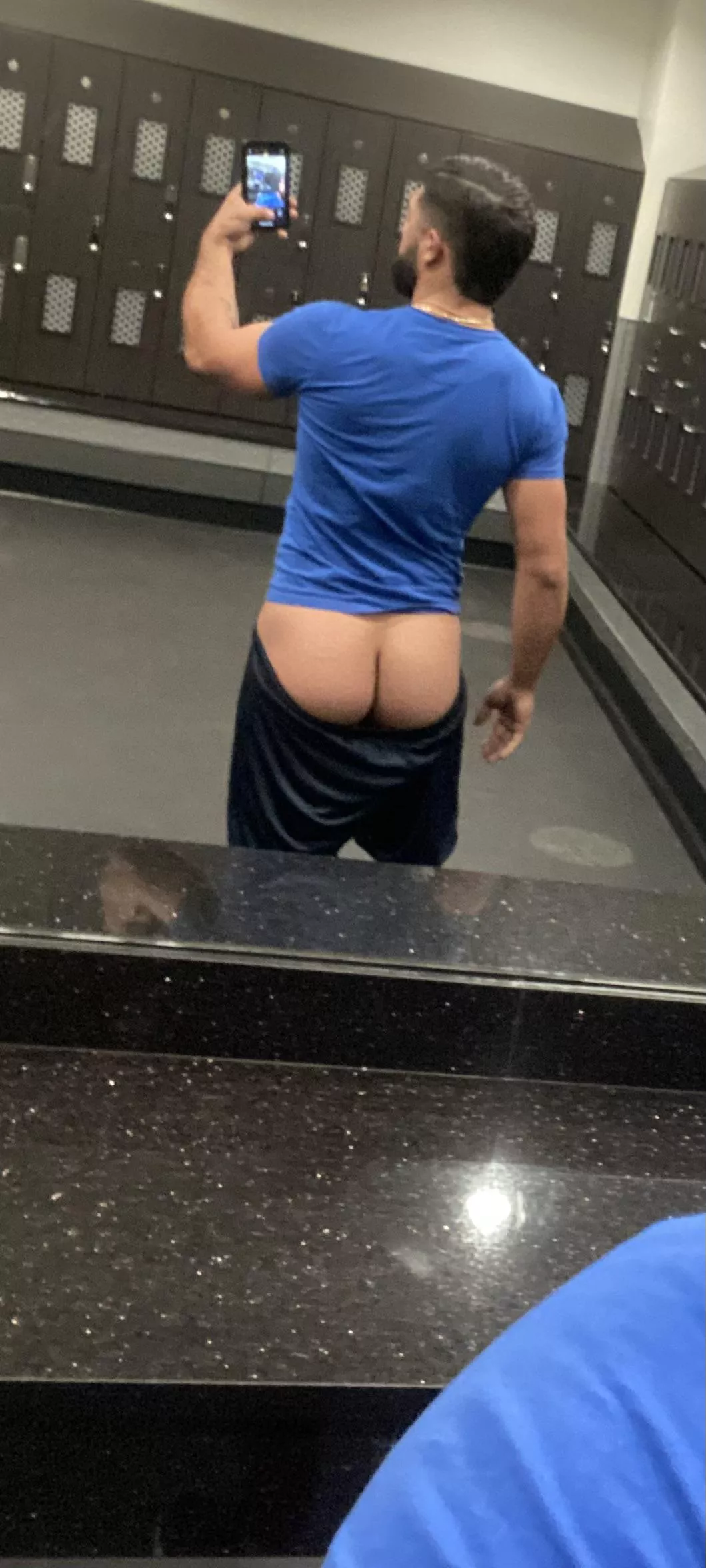Would this catch your attention in the locker room? 👀  [25] posted by dariusluxx