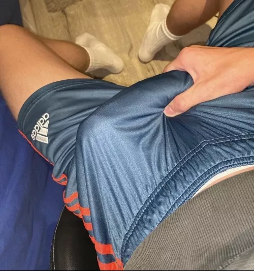 you wanna see what’s inside right? by SluweJG