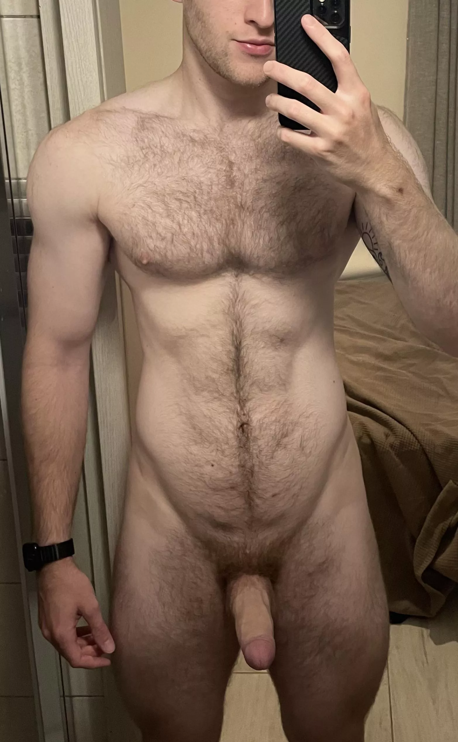 24 uk, femboys dm me for snap :) posted by mrlivm