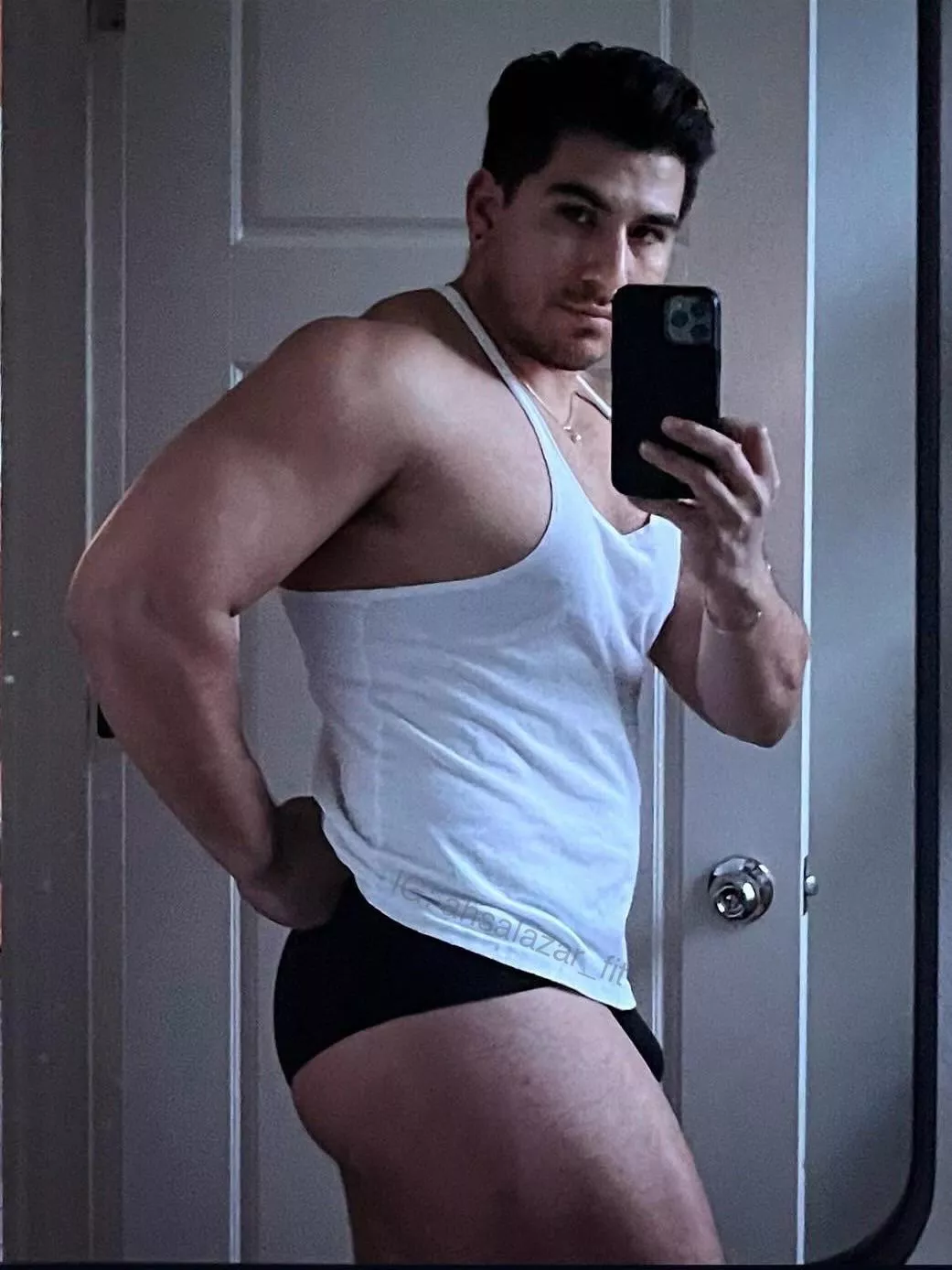 🍑 [32] posted by Antonio_H_Salazar