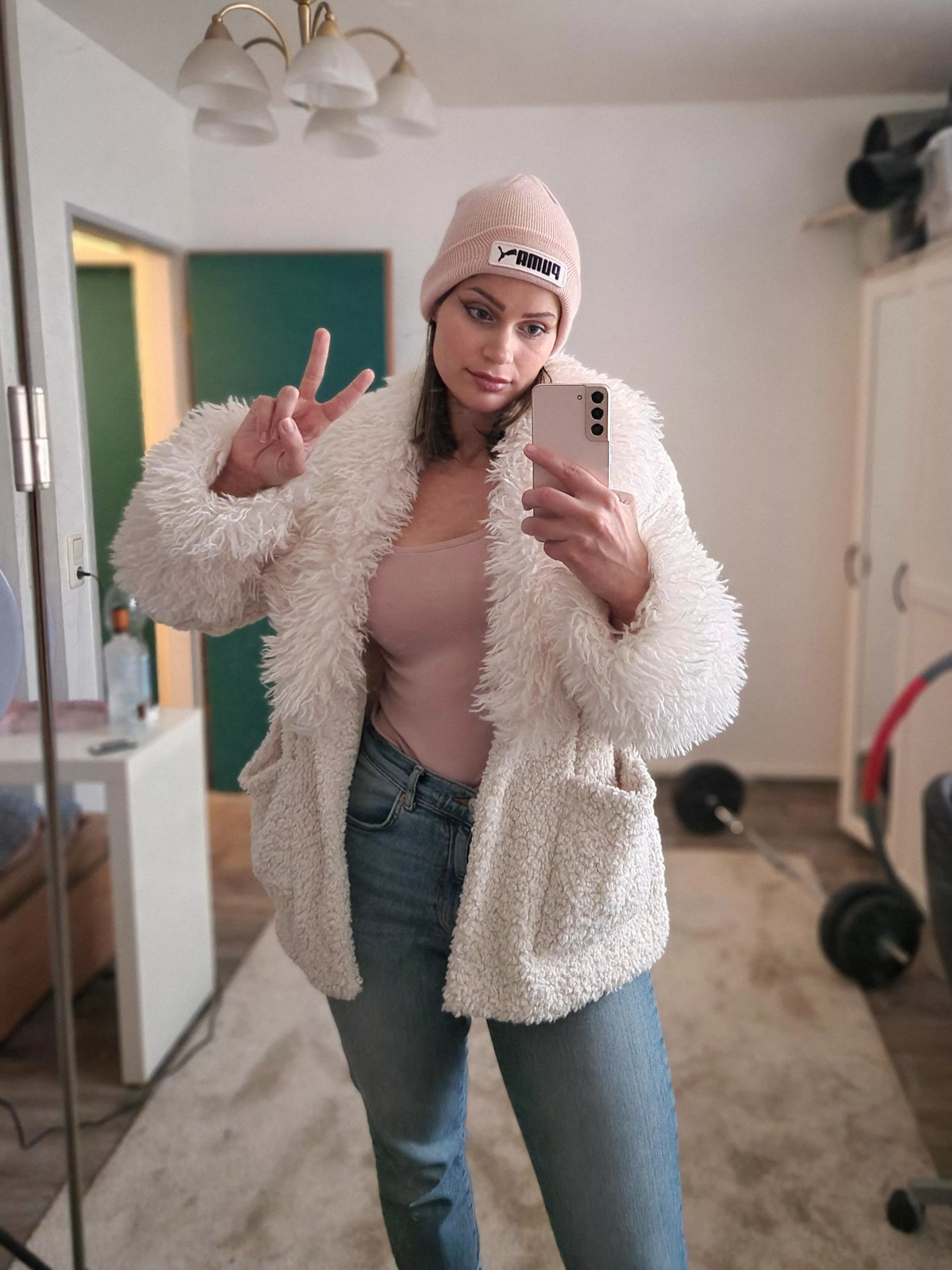 Classy selfie today posted by hrthdvdfb