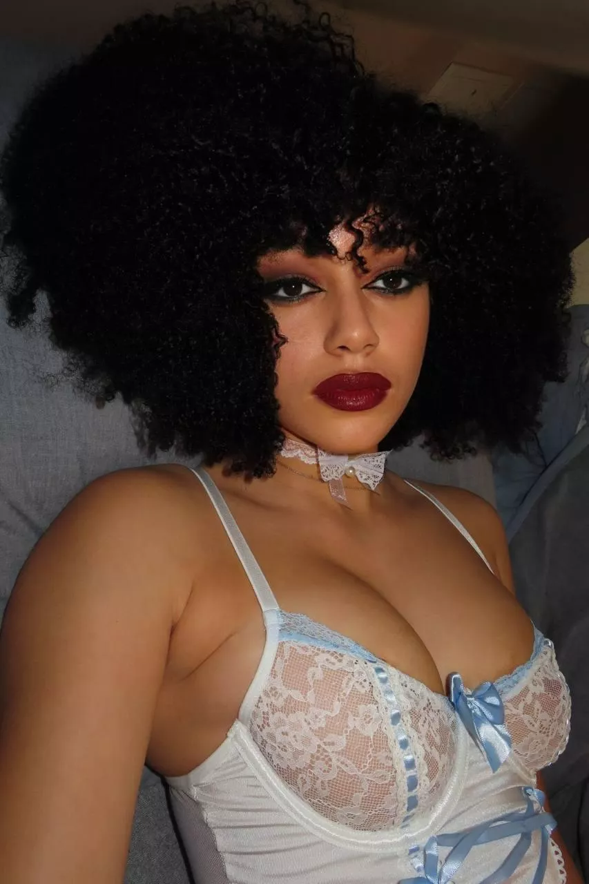 come lay beside me posted by Samiraxoxodarky