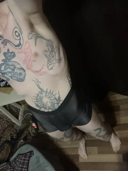 Do you think i look sexy in this shorts? by Internal-Spite5059