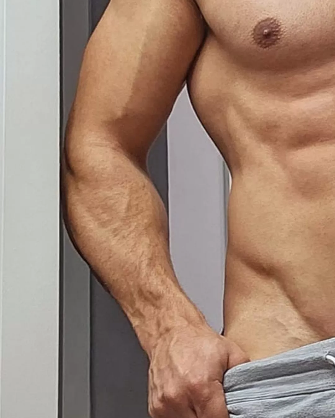 Grey sweat 🤩 posted by John_fitness91