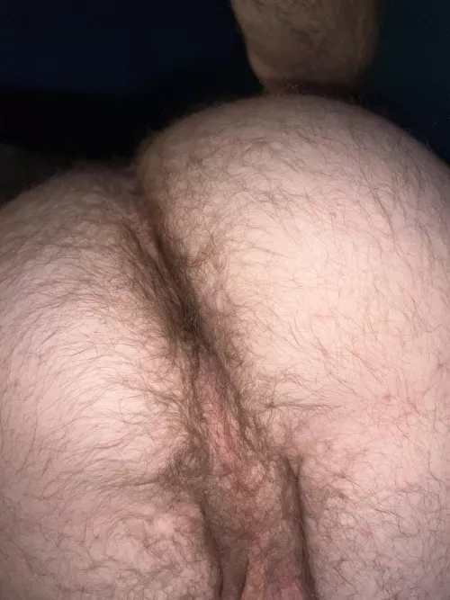 I love getting my hairy ass licked 👅 by Aronion