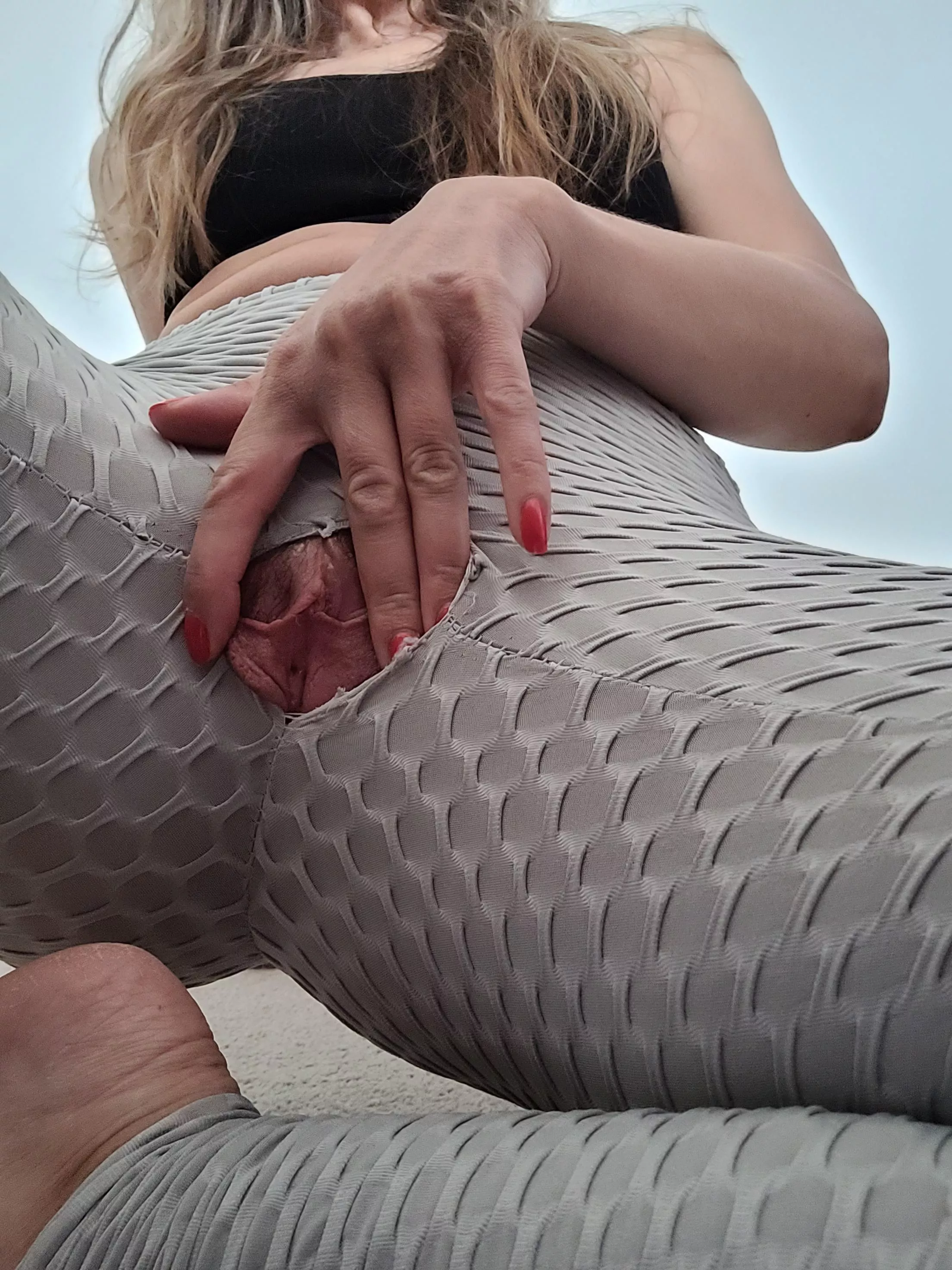 I wish more guys liked big flaps   posted by missscarlettblu