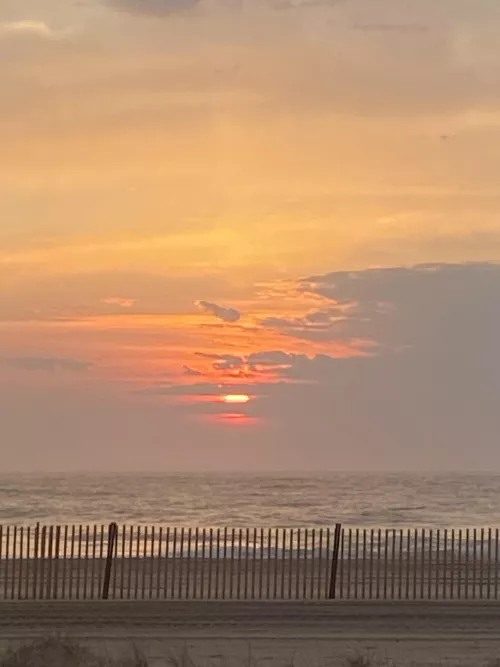 It’s trying. 🤙🏻🎶🎶😳 by bronxboy59