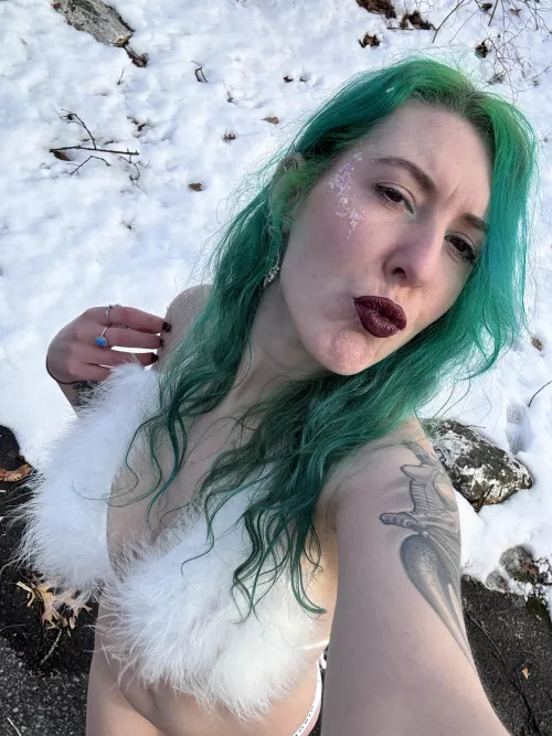 Kisses in the snow by sirenskiss3