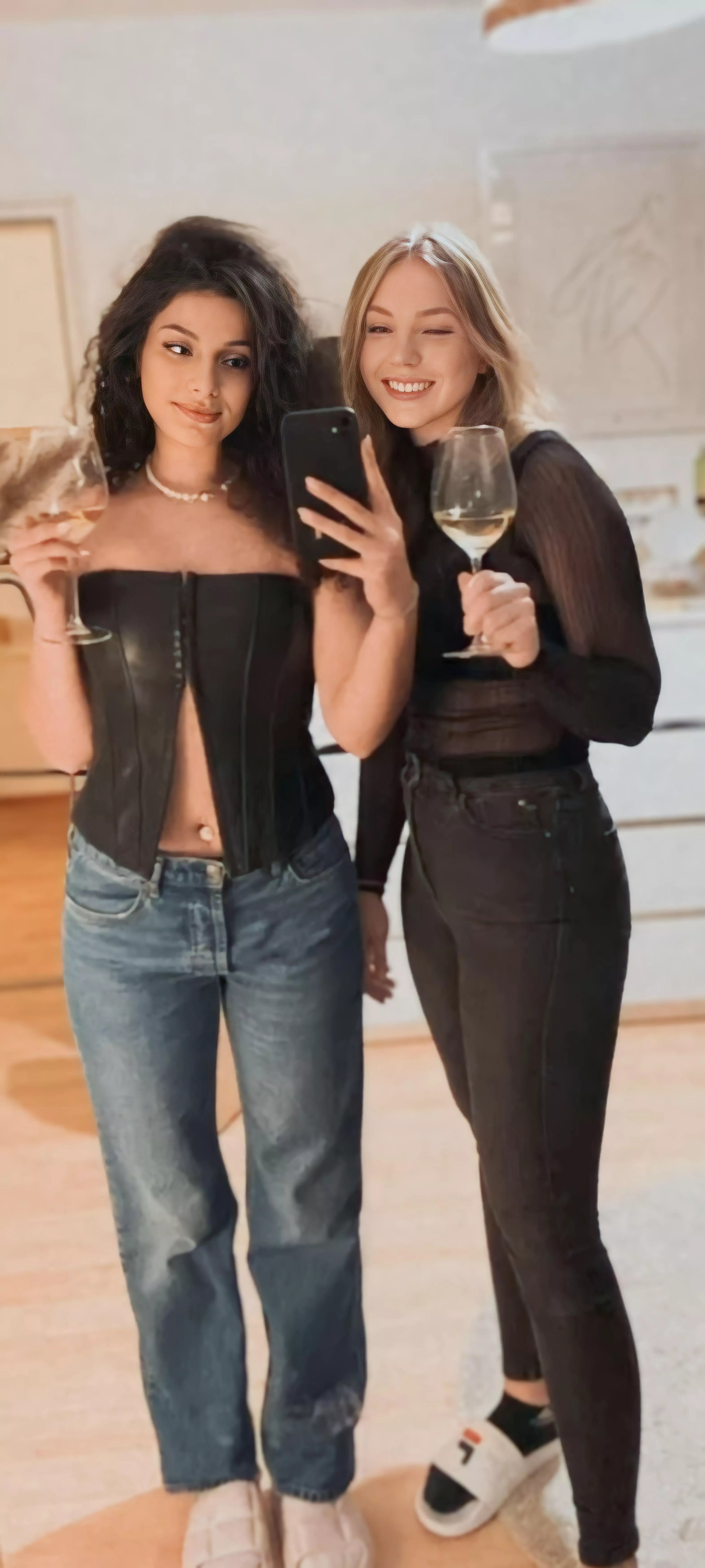 Left or right dm for more [2] posted by jjpran