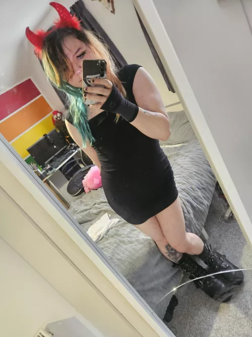 Let me be the devil on your shoulder by Queeran_The_Cloud