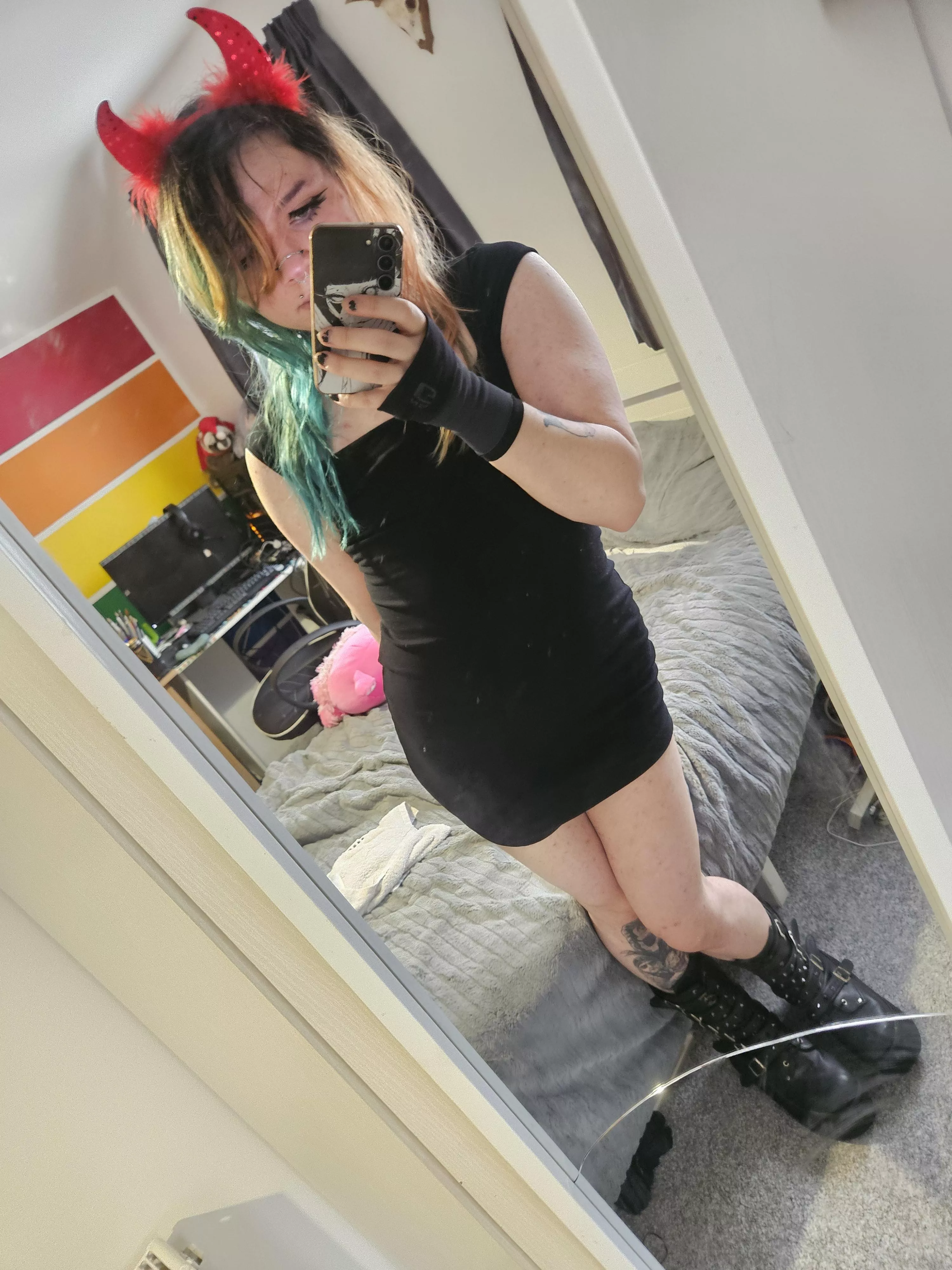 Let me be the devil on your shoulder posted by Queeran_The_Cloud