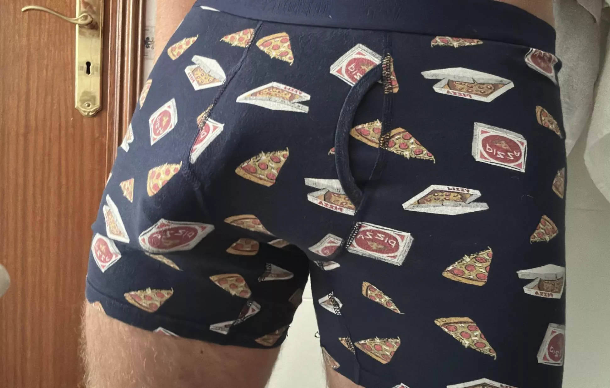 Love showing off my bulge 19M posted by Responsible_Soft_243