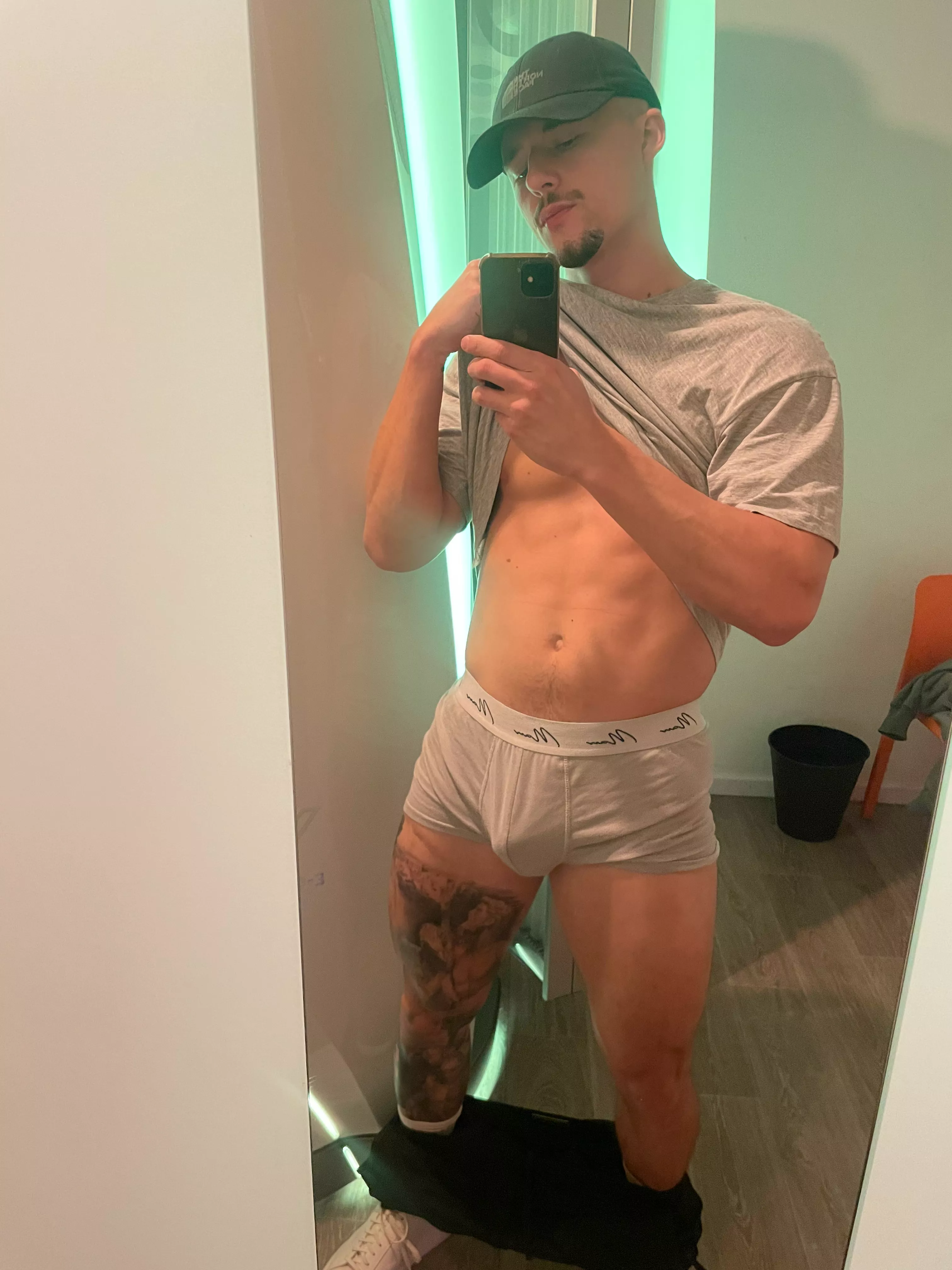 mirror bulge posted by ChechenCannabis