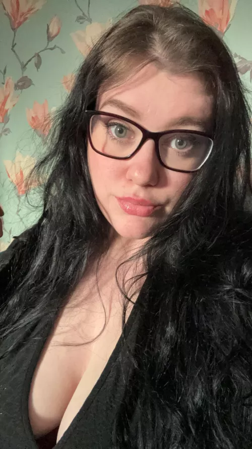 My current favourite selfie by curveswithchloex