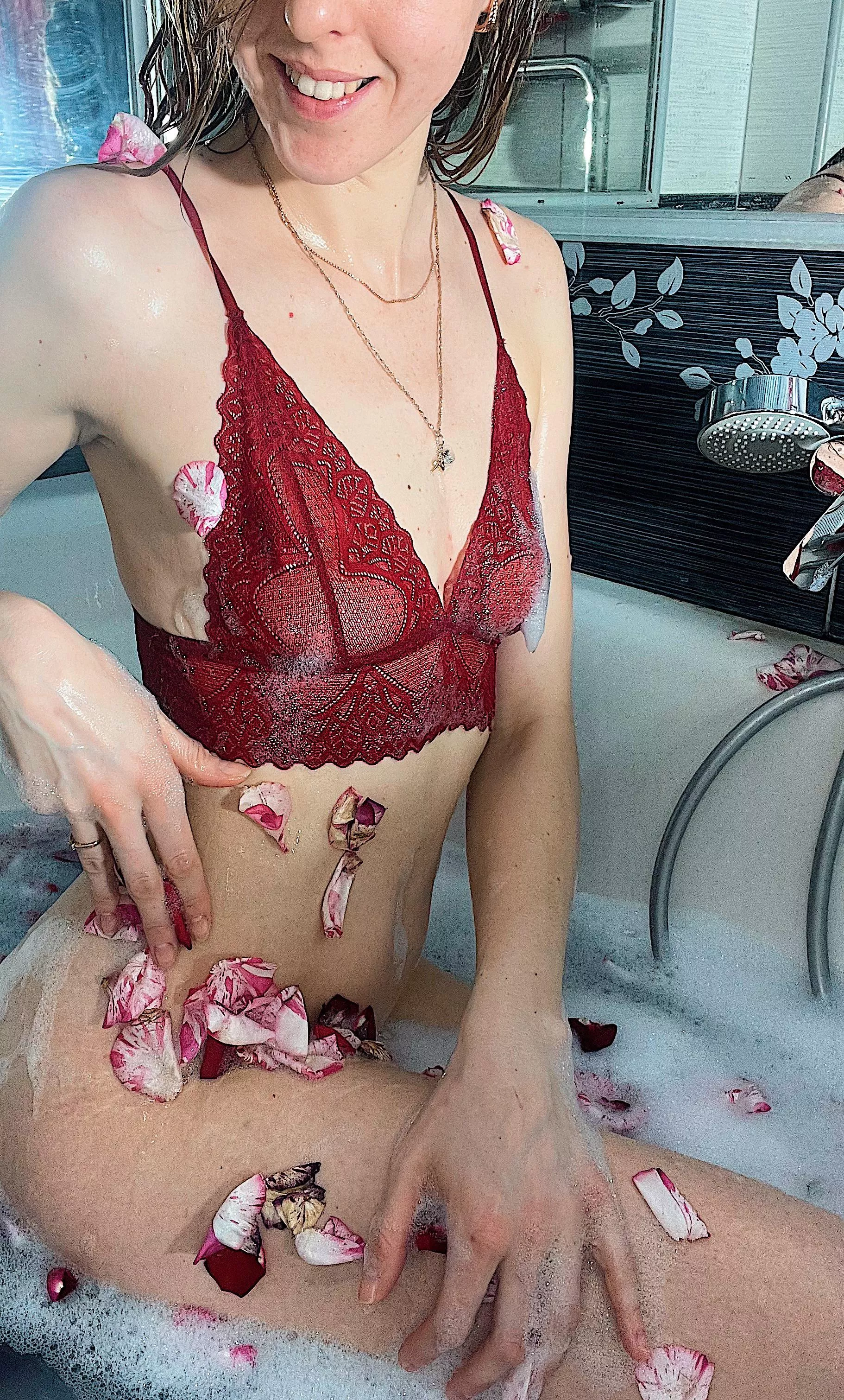 rose petal bath- perfect  posted by mysteriouskittycat