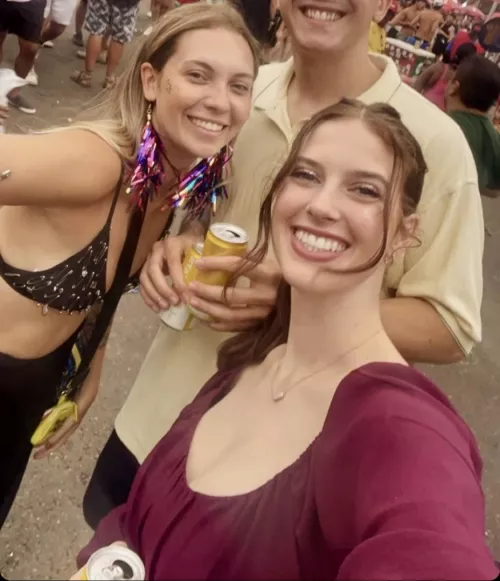 She knows it  by Mr_Syrup_