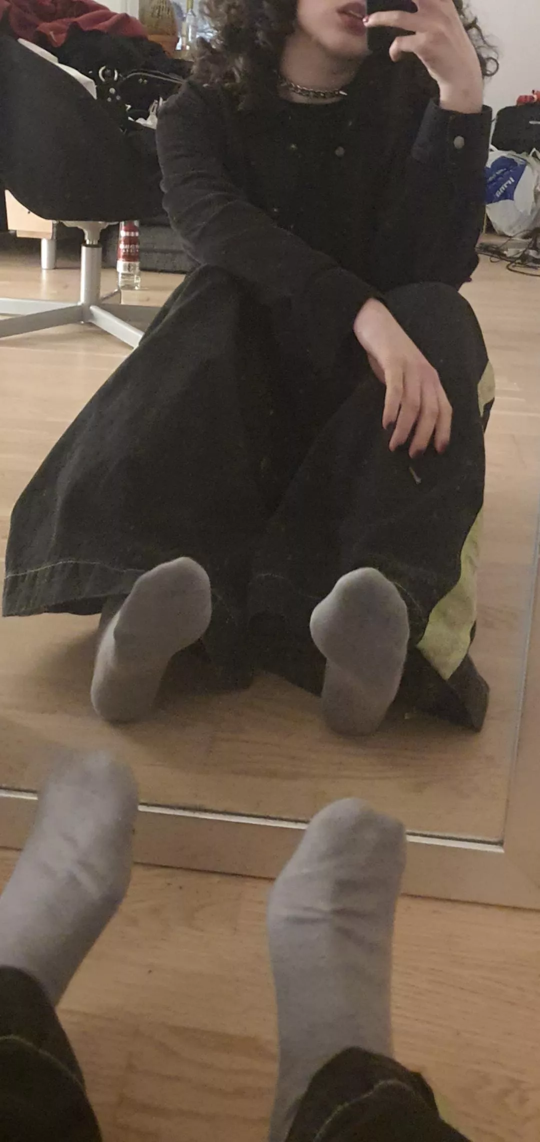 Silly silly beta, I hope you are enjoying the view... ;) posted by curly_mistress