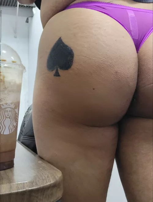 Starbux N cake  by curiosvalerie