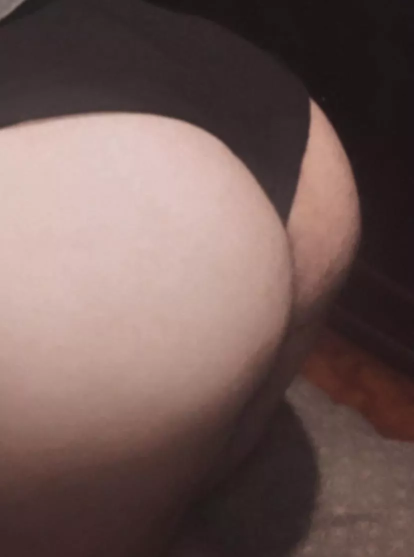 submissive bottom and obedient posted by JuicyAzz69