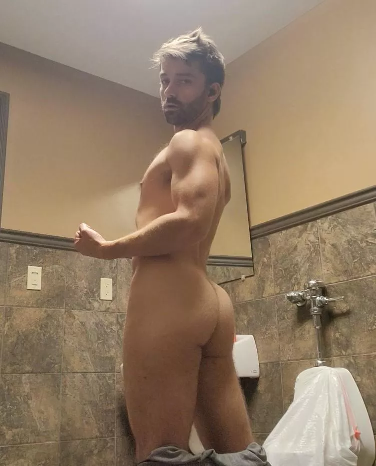 this ass is ready for your love posted by XyonSkye