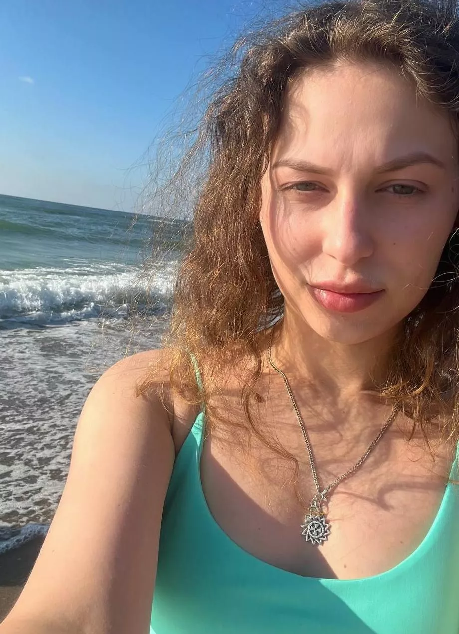 This is how I'd wait for you to come home posted by Jealous_Banana6324