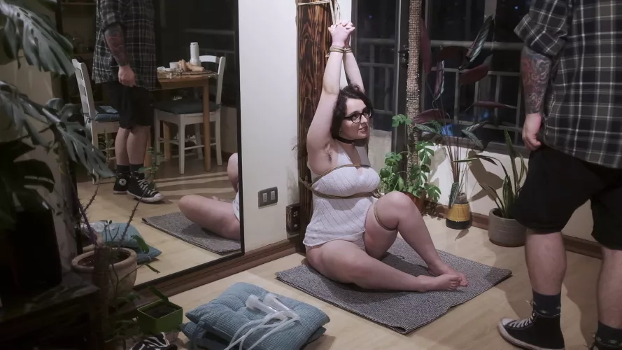 We are happy to tell you that we're finally settled in our new place. Here we leave u a record of the first day testing the hashira. We hope to soon be able to share more rope ties with u, I hope you like it <3 by pulsokinkcouple