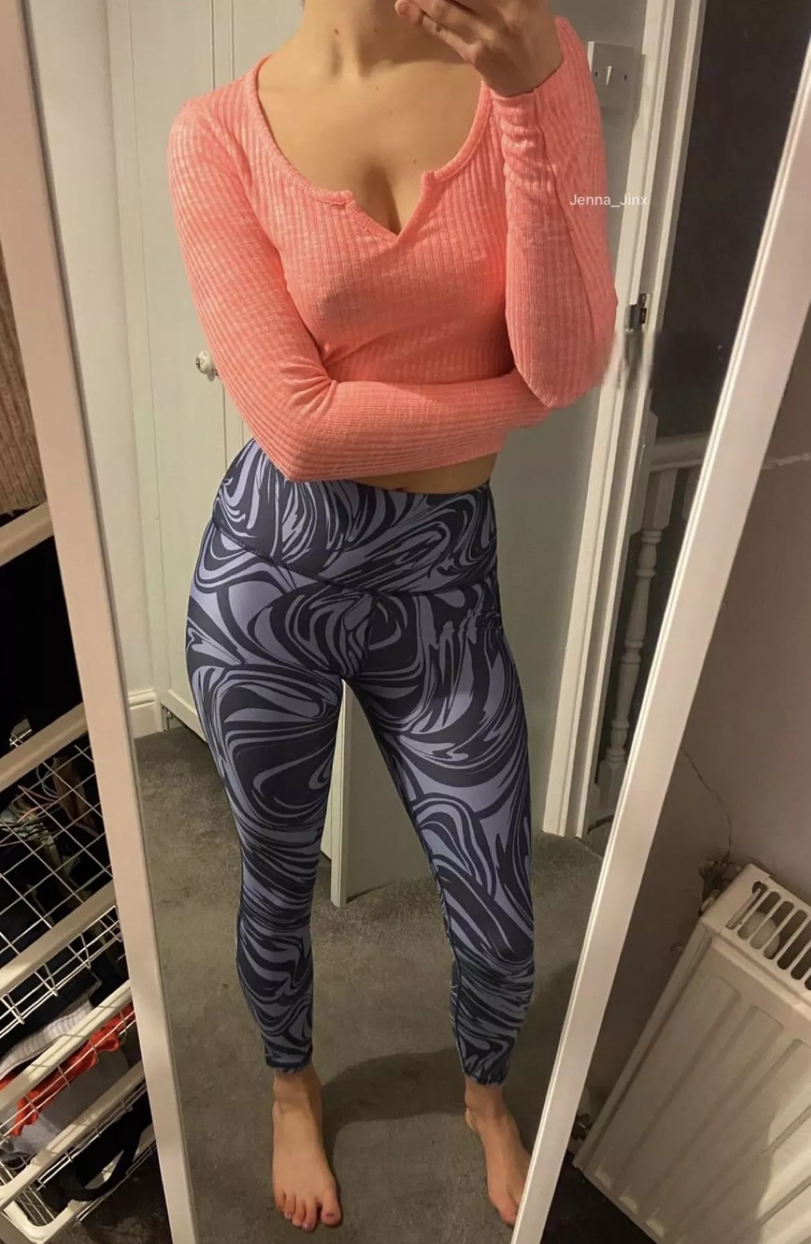 Who else likes bright gym wear? OC posted by jenna_jinx
