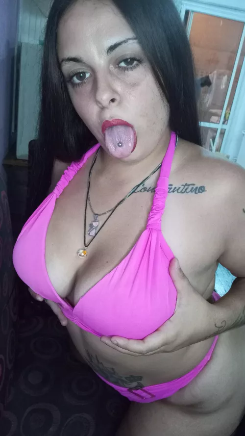 You feel it's the right colour for me  by Charlottevipp