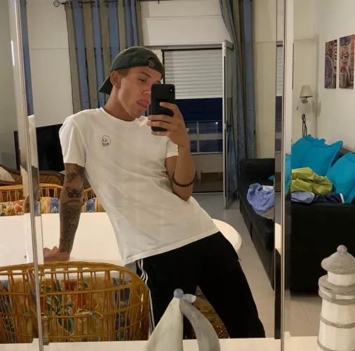 After work selfie  by amanikablan