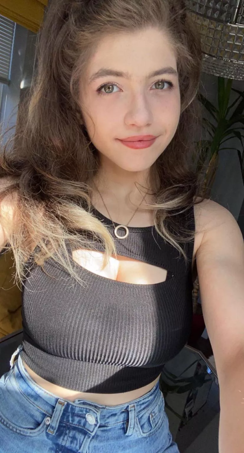 All Smiles Over Here posted by throwaway_972999