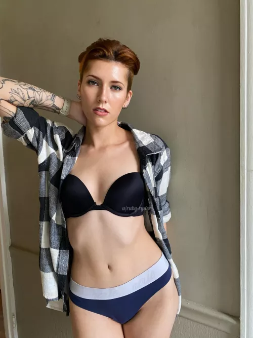 Always the most cozy in my flannel shirt by ruby-ryder